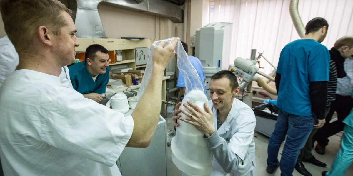 ukrainian prosthetists working in the lab